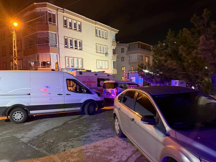 Ankara'da bir evde doğalgaz patlaması sonucu yangın çıktı
