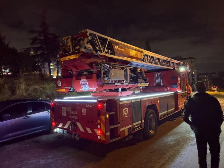 Ankara'da bir evde doğalgaz patlaması sonucu yangın çıktı