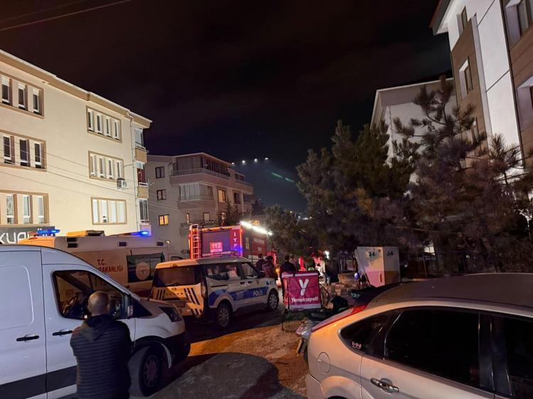 Ankara'da bir evde doğalgaz patlaması sonucu yangın çıktı