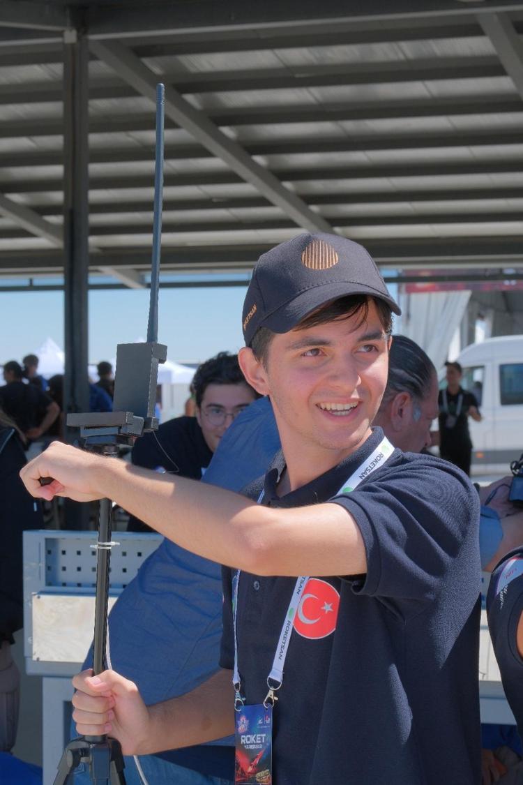 Efsanevi kuş 'Semrük'ün ismini verdikleri roketle TEKNOFEST'in tavan puanını aştılar