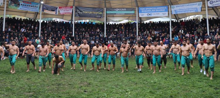 103’üncü Uluslararası Uzundere Cumhuriyet Karakucak Güreşleri’nde başpehlivan Feyzullah Aktürk