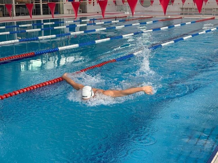 Kemik tümörünü yenen milli yüzücüden, 42 Türkiye rekoru