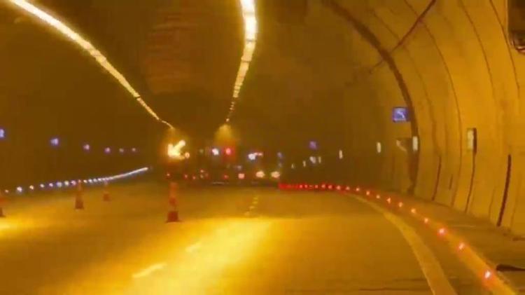Kuzey Marmara Otoyolu'nda tünelde TIR yangını