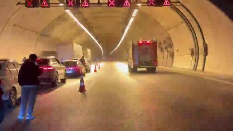 Kuzey Marmara Otoyolu'nda tünelde TIR yangını