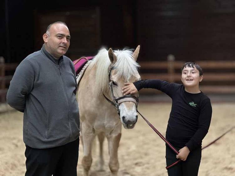 Özel gereksinimli çocuklara atlı jimnastikle rehabilitasyon
