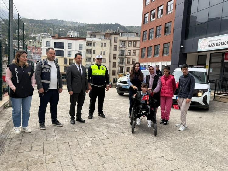 DMD'li Muhammet’in ekip araçlarıyla şehir turu hayali, Vali Ergün’ün talimatıyla gerçek oldu