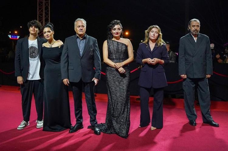 Altın Portakal’ın kırmızı halısında şıklık yarışı