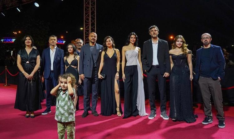 Altın Portakal’ın kırmızı halısında şıklık yarışı