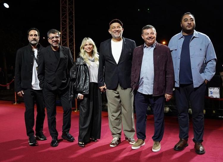 Altın Portakal’ın kırmızı halısında şıklık yarışı
