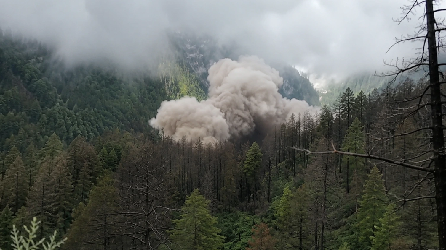 Nepal’de sel felaketi: 19 kişi hayatını kaybetti